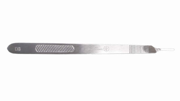 Eğik Uçlu Bistüri Sapı 22 cm